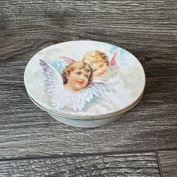 Vintage Angel Oval Tin Box - Picture 1 of 3